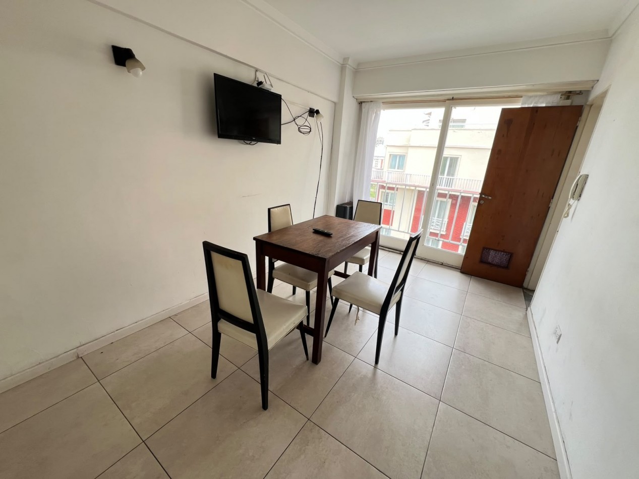 VENTA | DEPARTAMENTO DE 1 AMBIENTE Y MEDIO CON BALCON A LA CALLE