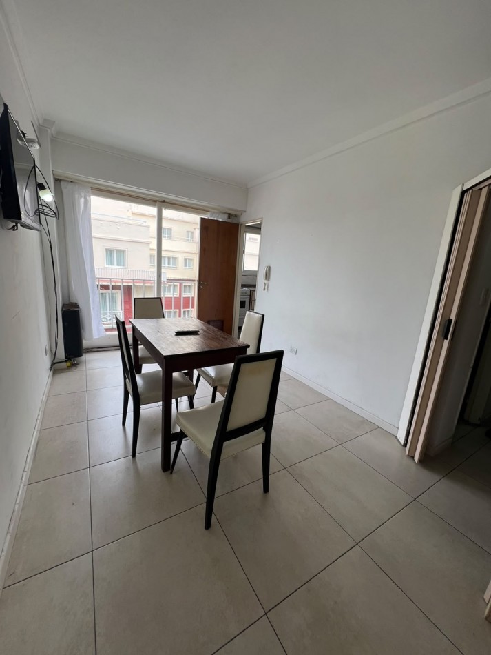 VENTA | DEPARTAMENTO DE 1 AMBIENTE Y MEDIO CON BALCON A LA CALLE