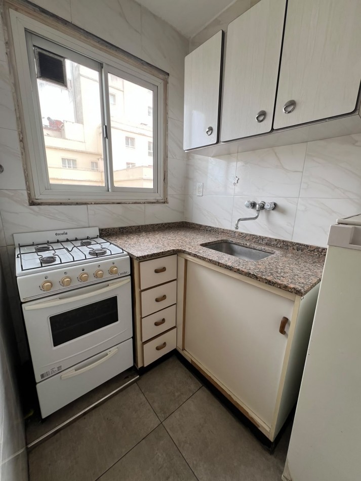 VENTA | DEPARTAMENTO DE 1 AMBIENTE Y MEDIO CON BALCON A LA CALLE