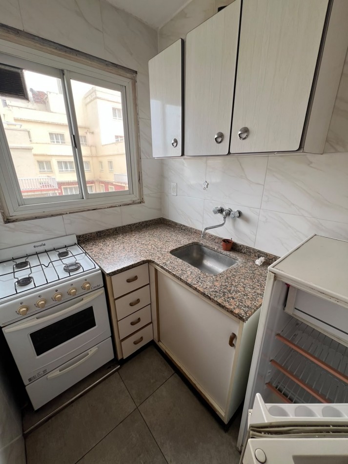 VENTA | DEPARTAMENTO DE 1 AMBIENTE Y MEDIO CON BALCON A LA CALLE