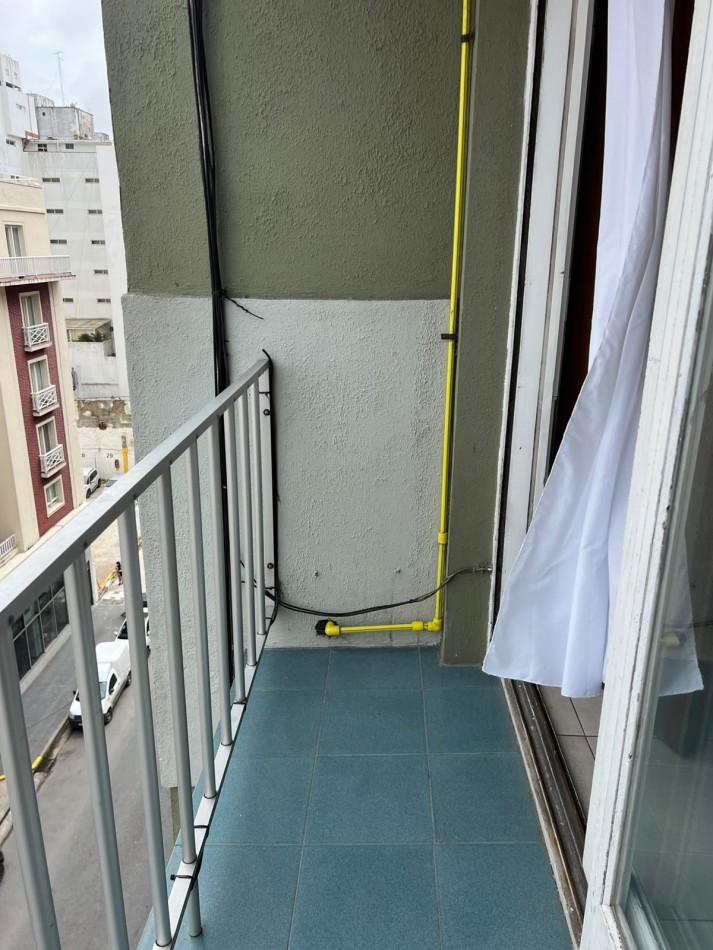 VENTA | DEPARTAMENTO DE 1 AMBIENTE Y MEDIO CON BALCON A LA CALLE