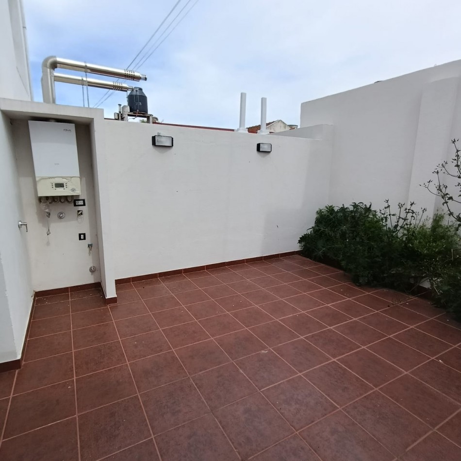  ALQUILER - PH DE 2 AMBIENTES