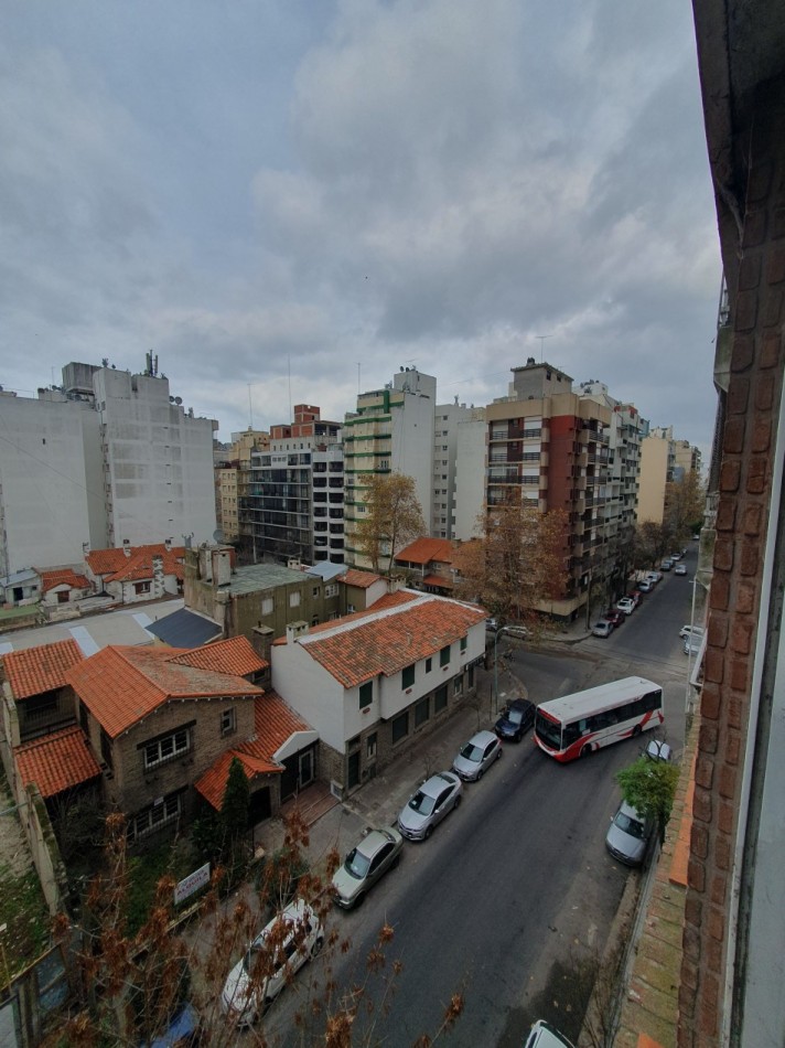 Ambiente y medio  a la calle    Lamadrid  y Brown 