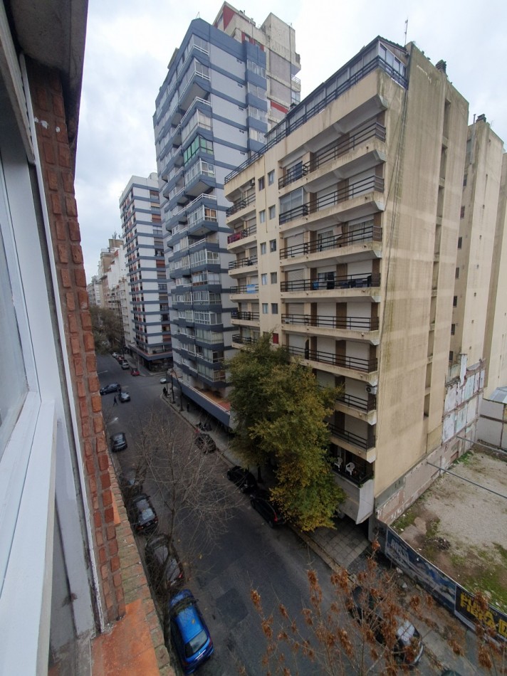 Ambiente y medio  a la calle    Lamadrid  y Brown 