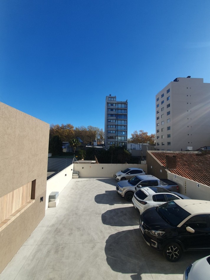 Hermoso Semipiso de 3 ambientes con cochera en Plaza Mitre  