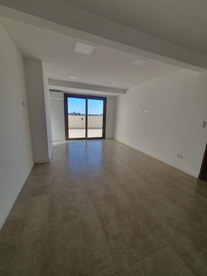 Hermoso Semipiso de 3 ambientes con cochera en Plaza Mitre  