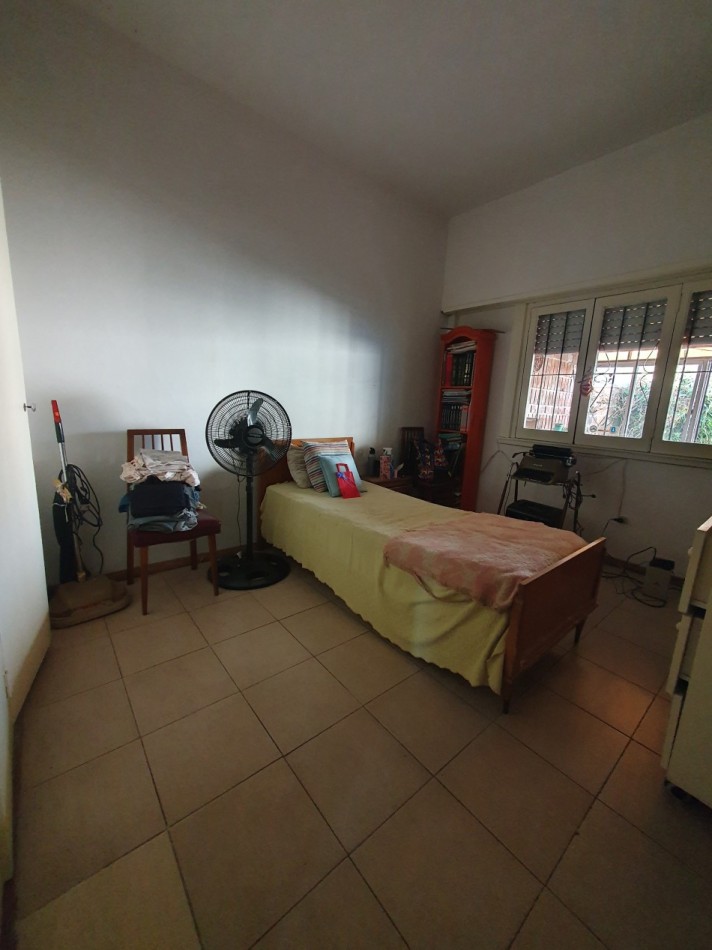 Casa de 3 ambientes con garage y quincho   Z/ Barrio San Martin 