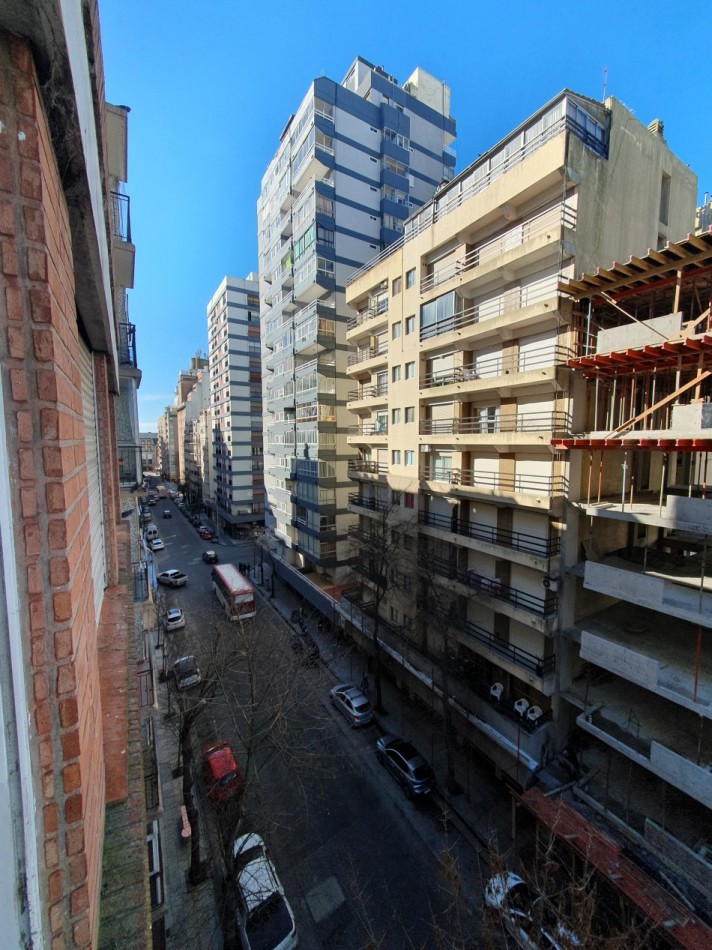 Ambiente y medio  a la calle    Lamadrid  y Brown 