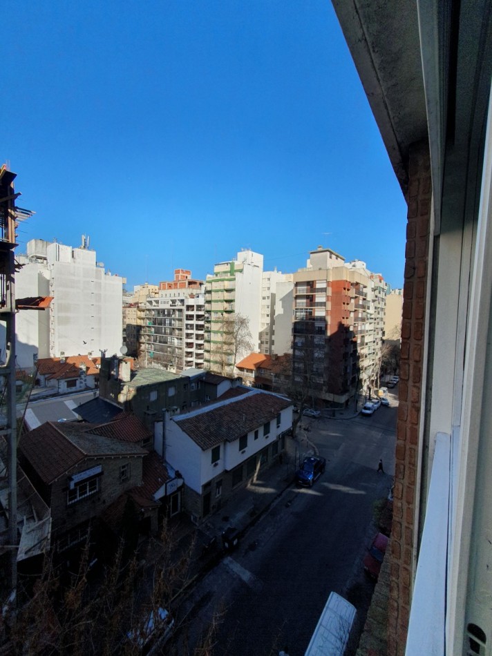 Ambiente y medio  a la calle    Lamadrid  y Brown 