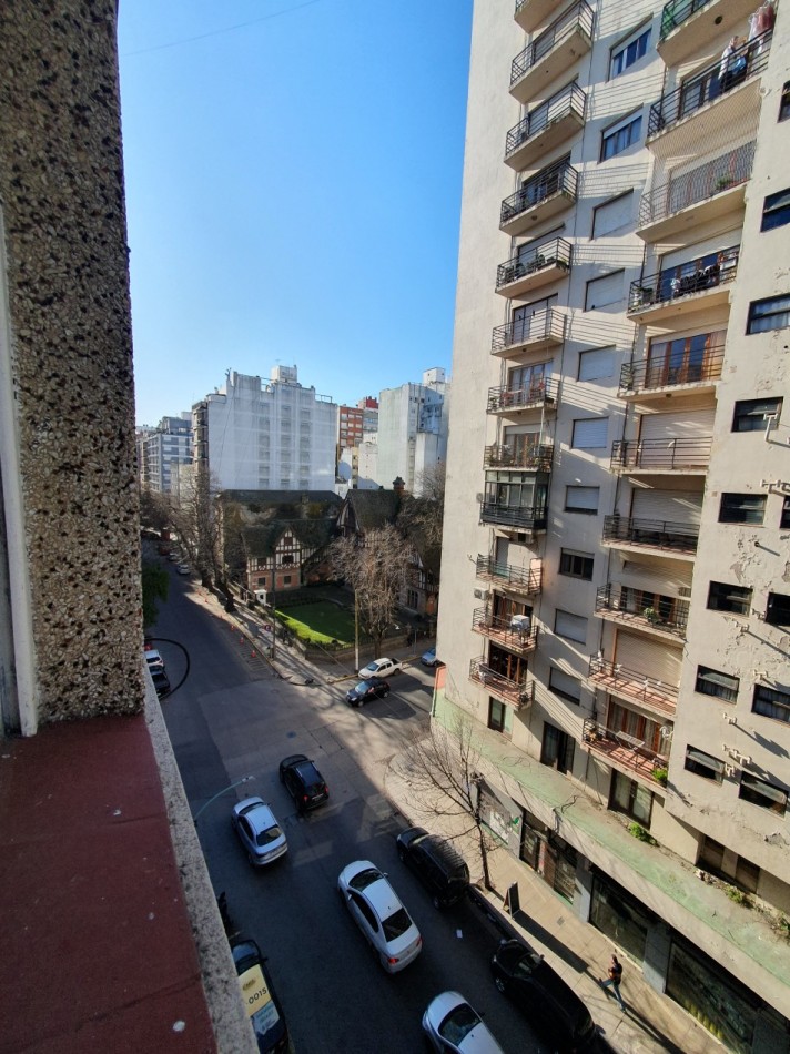 !  ambiente a la calle     Brown y  Tucuman 