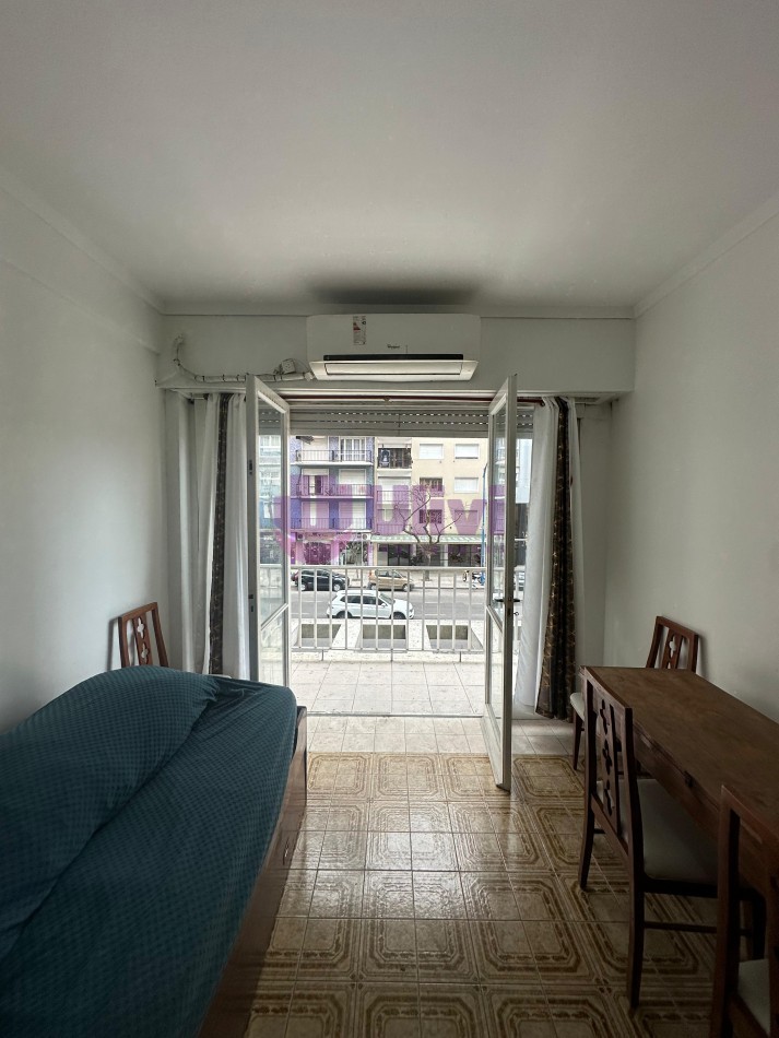 VENTA DEPARTAMENTO 2 AMBIENTES CON BALCON A LA CALLE