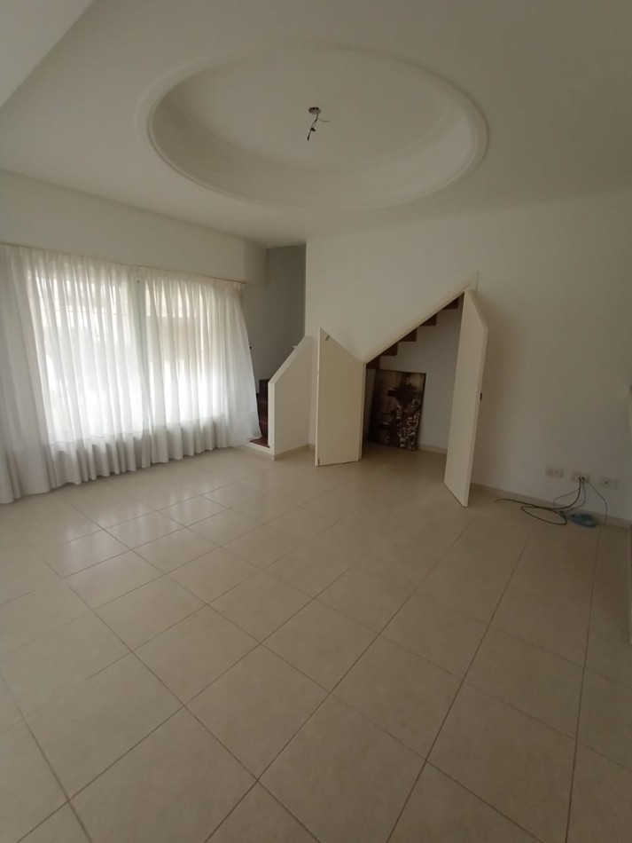 CHALET 5 AMBIENTES - CHAUVIN