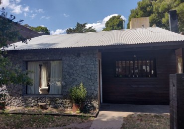 CHALET DE 4 AMBIENTES EN EL BOSQUE PERALTA RAMOS. ACEPTA PERMUTA MENOR VALOR