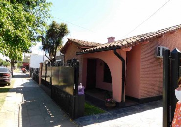 CHALET CON LOCAL EN VENTA. CASTELAR SUR. GRAN BUENOS AIRES