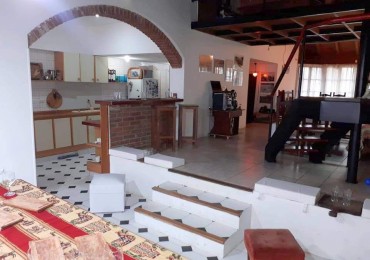 IMPECABLE CHALET DE 4 AMBIENTES CON PISICNA. CAISAMAR