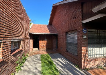 VENTA CASA 4 AMBIENTES A RECICLAR