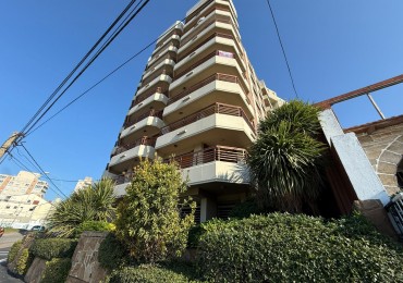 Departamento de 3 ambientes con cochera. Vista al mar. 