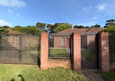 ALQUILER 24 MESES Casa de 4 ambientes en Barrio Lomas del Golf 