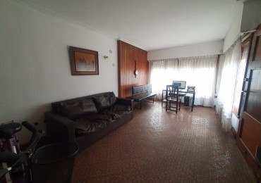 Casa de 3 con garage y patio    Juncal y Av Libertad 