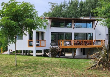VENTA - CASA 5 AMBIENTES EN BARRIO CERRADO SAN BENITO 