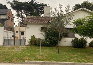 Casa 3 ambientes y dpto 2 ambientes